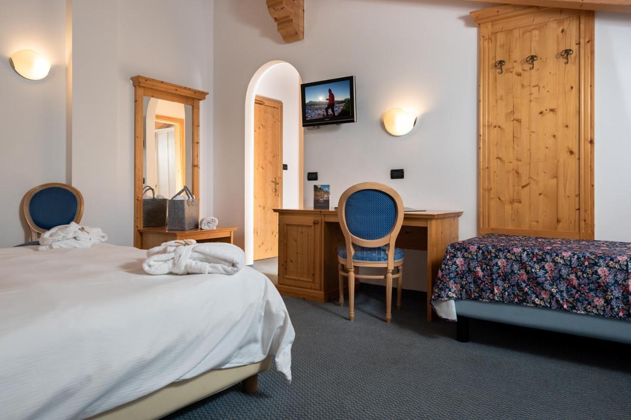 Hotel Valacia Pozza di Fassa Exterior photo