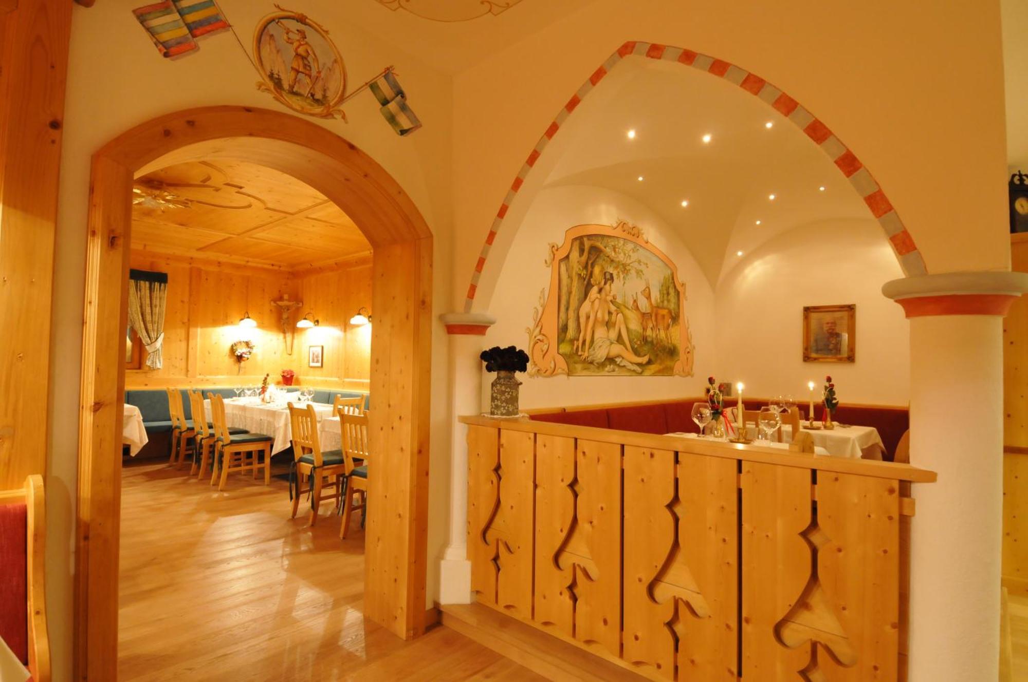 Hotel Valacia Pozza di Fassa Exterior photo