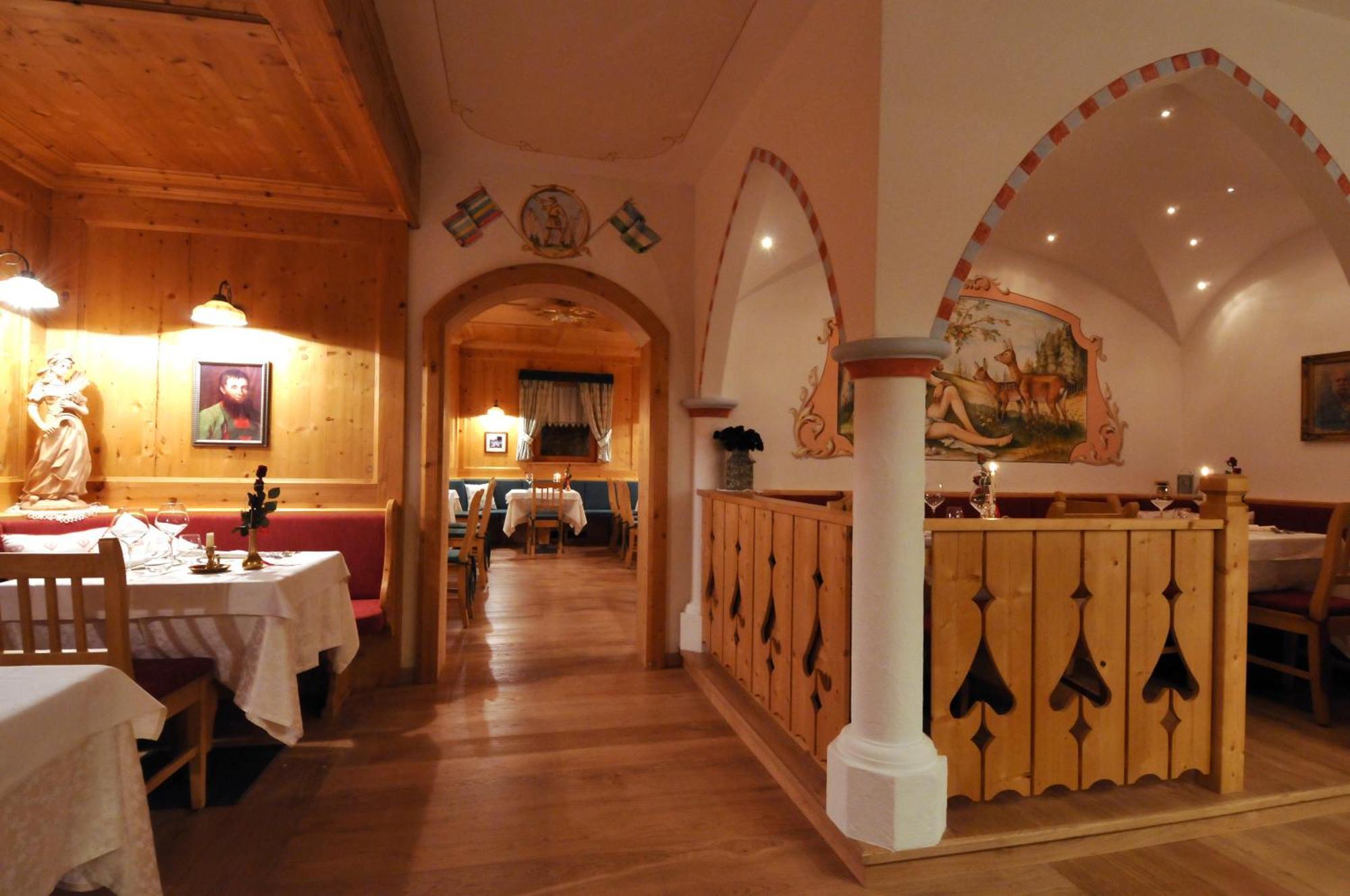 Hotel Valacia Pozza di Fassa Exterior photo