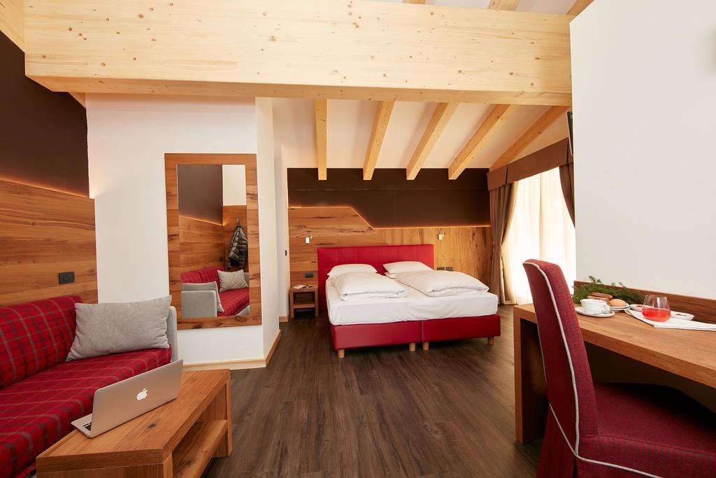 Hotel Valacia Pozza di Fassa Room photo